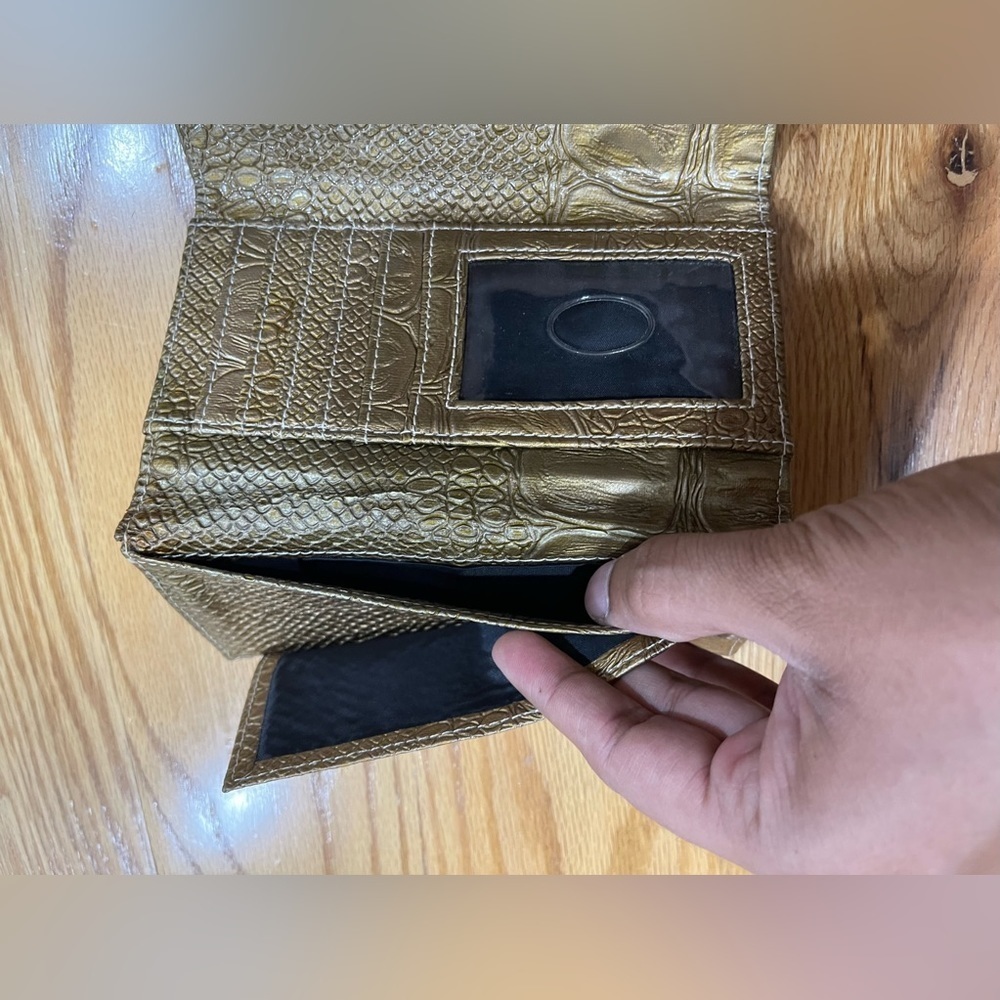 Guess Wallet - Picture 4 of 10